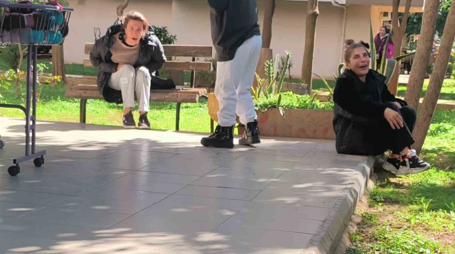 Yanındaki Kadını Öldürüp Aynı Silahla İntihar Etti