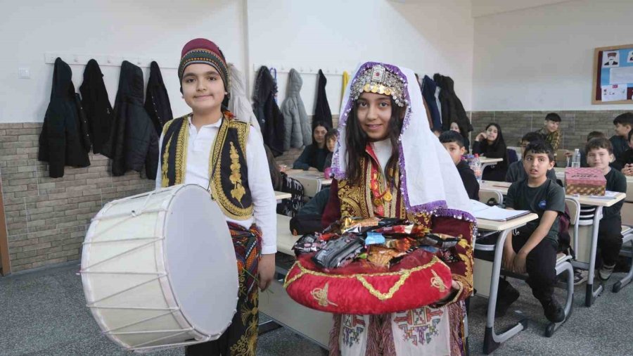 Ortaokul Öğrencilerinden Ramazan Ayında Anlamlı Etkinlik