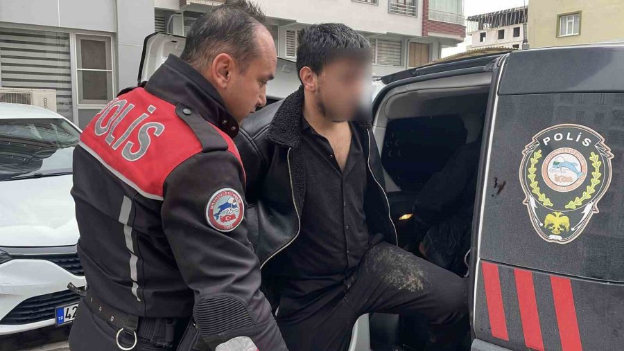 Araçtan Uyuşturucu Maddeyi Attılar, Yakalanınca ‘üzerimde Bir Şey Yok" Savunması Yaptılar