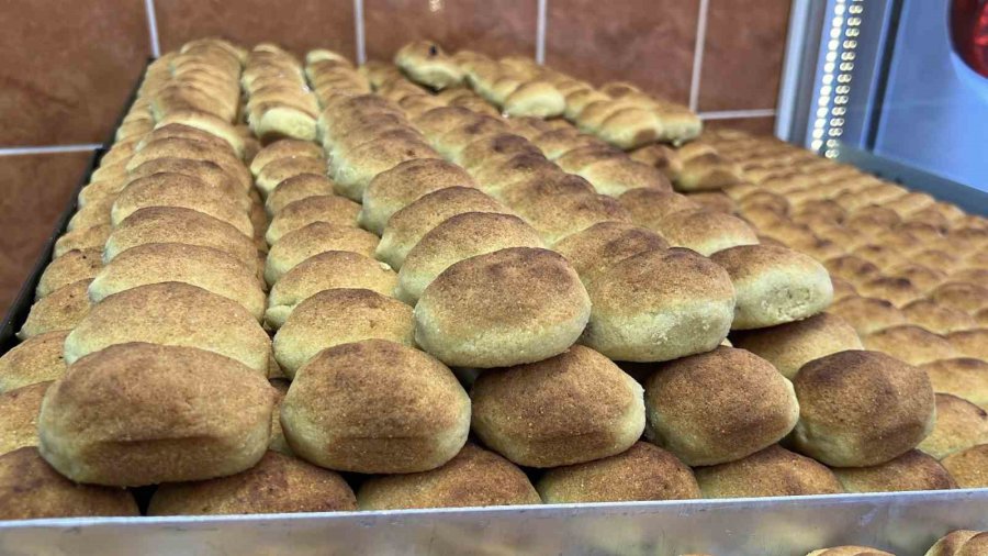 Ramazan’ın İlk Gününde Mersin’in Vazgeçilmez Tatlısı Kerebiçe Yoğun İlgi