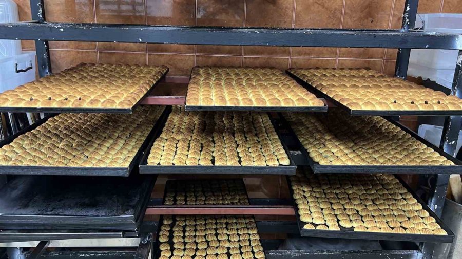 Ramazan’ın İlk Gününde Mersin’in Vazgeçilmez Tatlısı Kerebiçe Yoğun İlgi