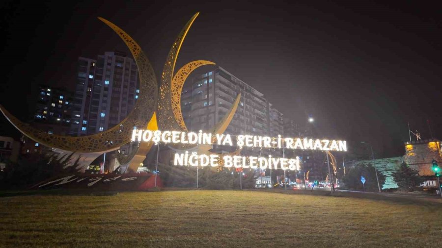 Niğde’de Ramazan Ayında Ömer Halisdemir Meydanı’nda Görsel Şölen