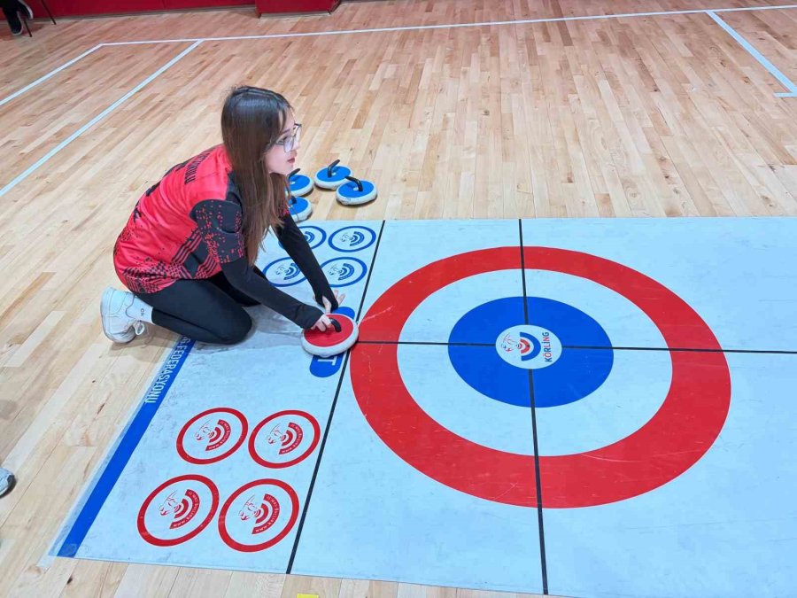 Niğde’de Floor Curling Heyecanı Yaşandı