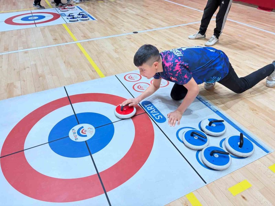 Niğde’de Floor Curling Heyecanı Yaşandı