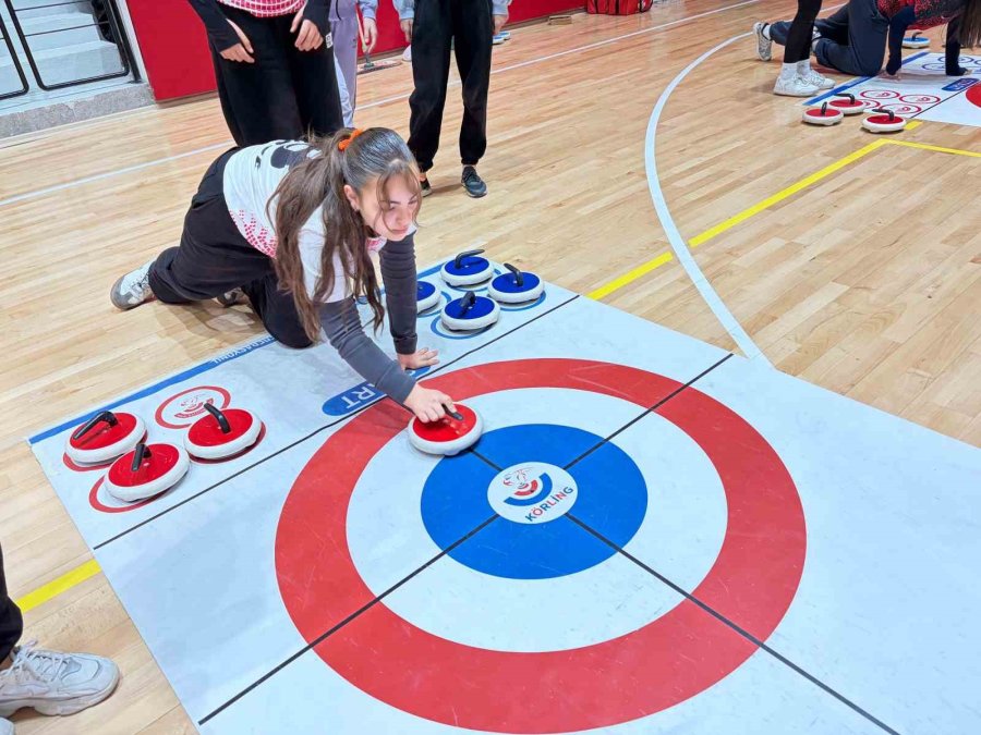 Niğde’de Floor Curling Heyecanı Yaşandı