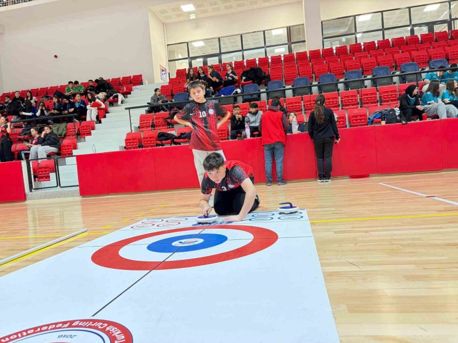 Niğde’de Floor Curling Heyecanı Yaşandı