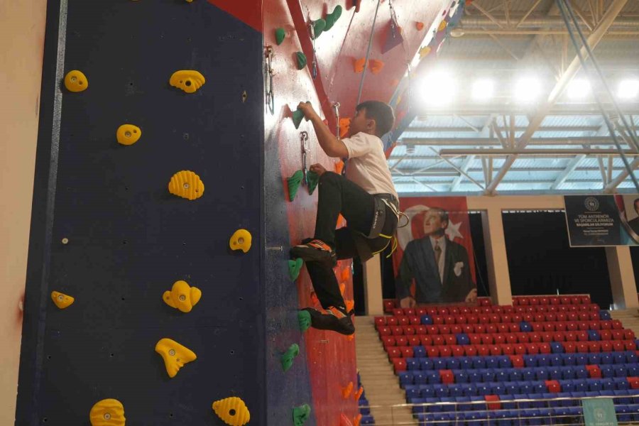 Niğde’deki Tırmanış Duvarı Geleceğin Dağcılarını Yetiştirecek
