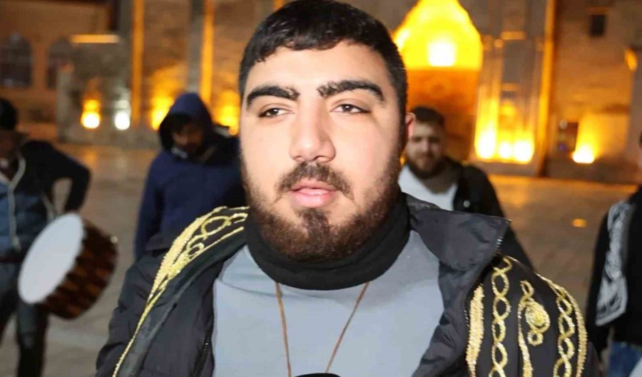 Aksaray’da Ramazan Davulcuları Hafif Kar Yağışı Altında Sahur Mesaisine Başladı