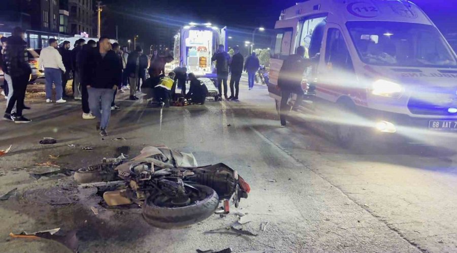 Aksaray’da Otomobil İle Motosiklet Çarpıştı, Sürücü Ağır Yaralı