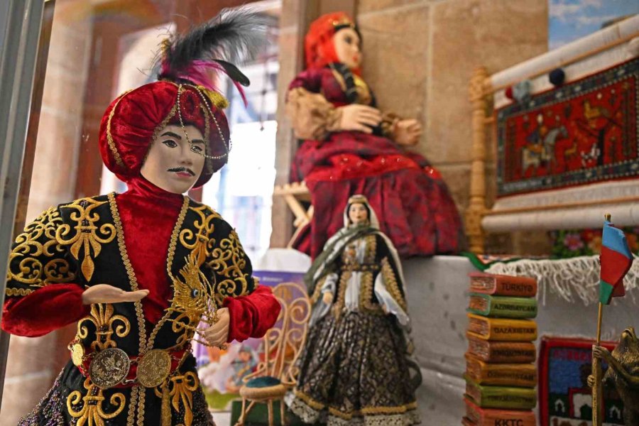 Antalya Oyuncak Müzesi’ne Azerbaycan’dan 26 Parçalık Bağış