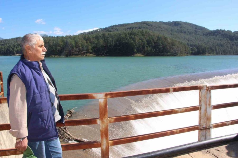 Alakır Barajı 3 Yıl Aradan Sonra Doldu Taştı, Üretici Bayram Etti