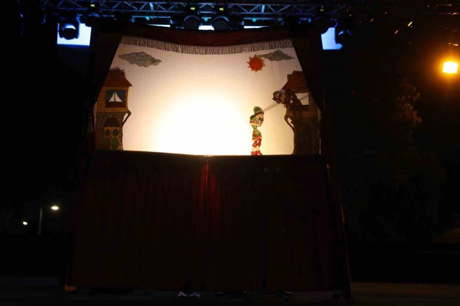 Büyükşehir Mobil Aşevi’nden Sıcak Yemek İkramı