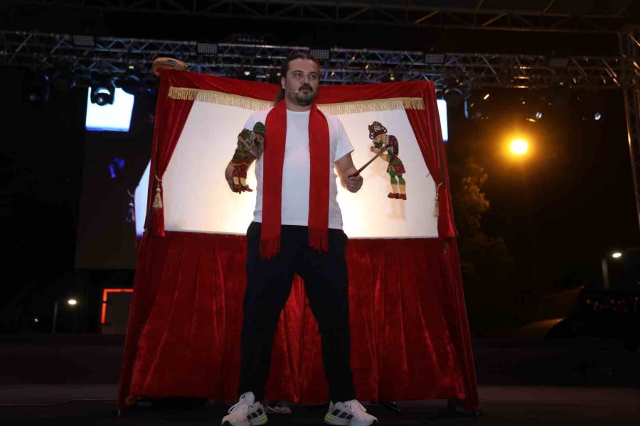 Büyükşehir Mobil Aşevi’nden Sıcak Yemek İkramı