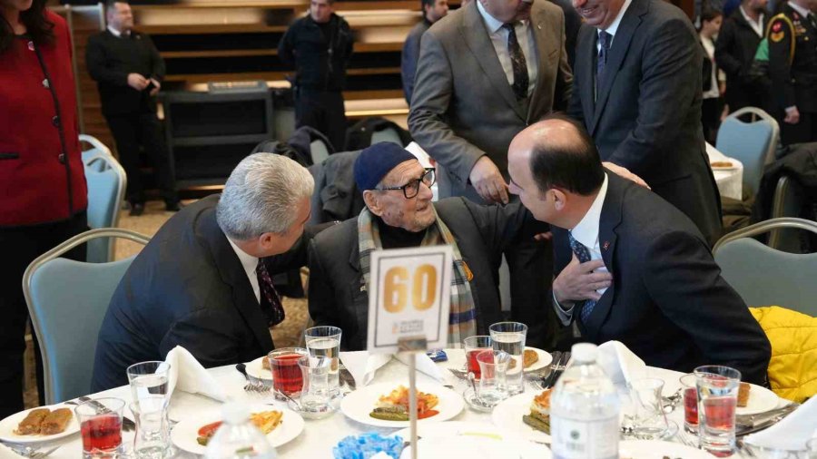 Konya’daki Şehit Aileleri, Gaziler Ve Gazi Yakınları ’büyük Aile Sofrası’nda Buluştu