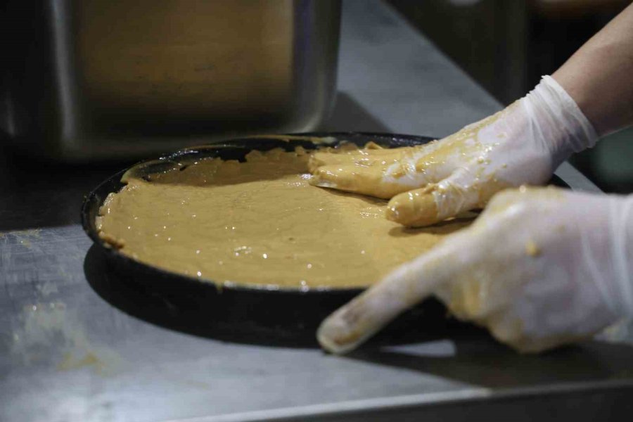 Meşe Odunlu Fırında Vazgeçilmez Lezzet: Tahinli Pide