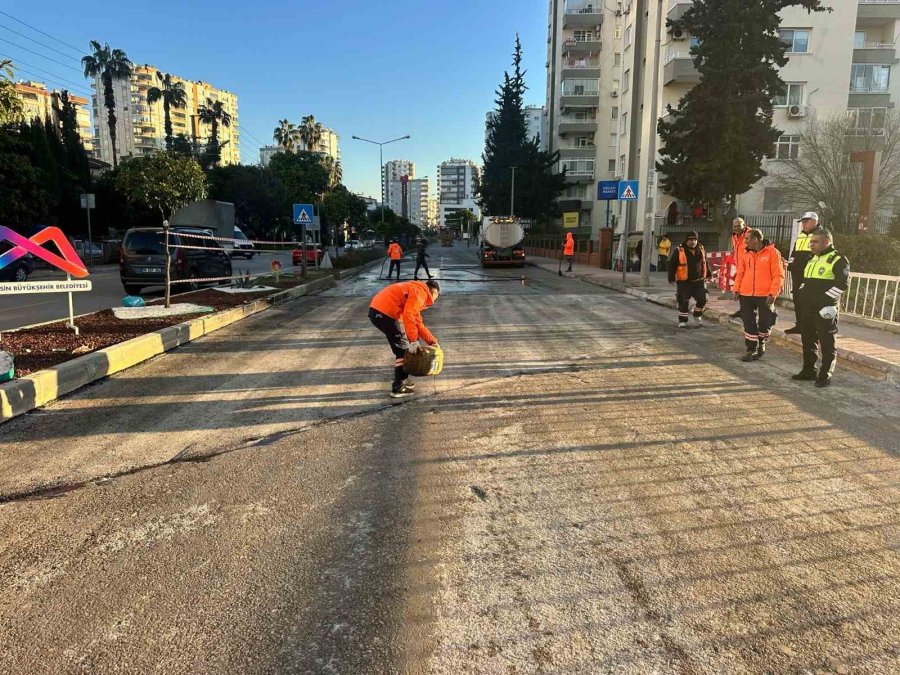 Mersin’de Selin Zarar Verdiği Köprüde Tahkimat Çalışması Tamamlandı