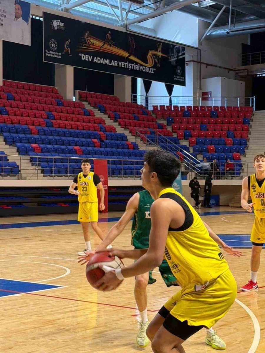 U18 Erkekler Bölge Şampiyonası’nda Yarı Finalistler Belli Oldu