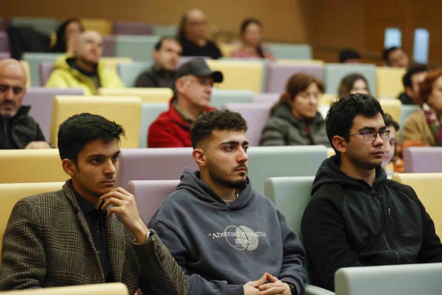 Her Batık Kendi Dönemine Işık Tutuyor