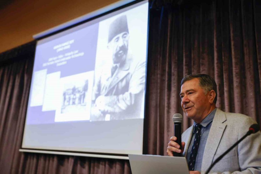 Her Batık Kendi Dönemine Işık Tutuyor