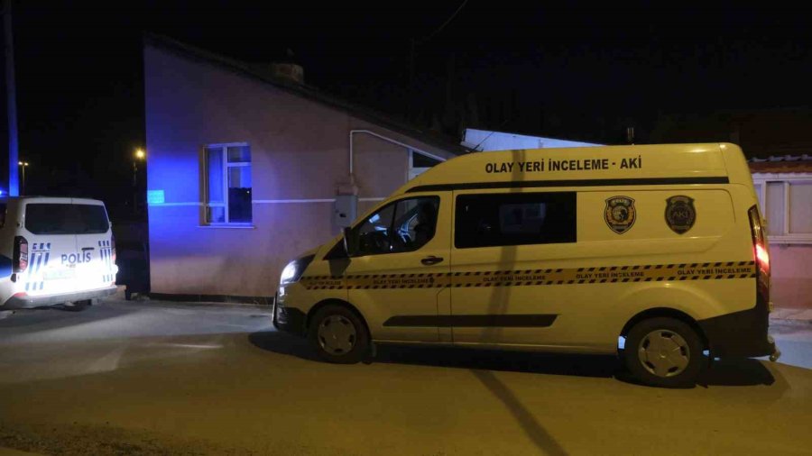 Karaman’da Çatıdan Düşen Şahıs Yaralandı