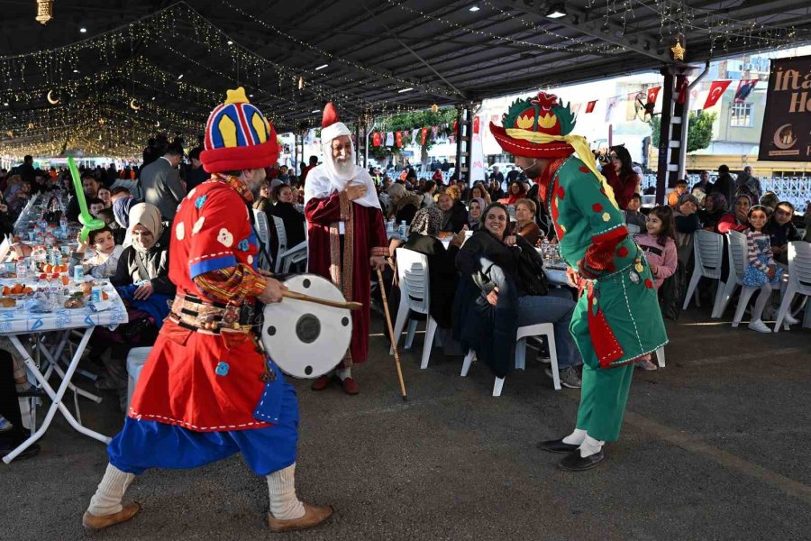 Erdemli’de Birlik Sofrası: Seçer’den ’parlayan Yıldız Türkiye’ Vurgusu