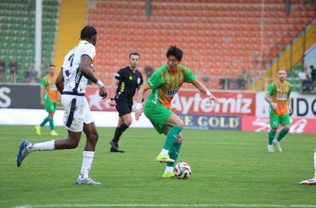 Trendyol Süper Lig: Corendon Alanyaspor: 1 - Rams Başakşehir: 2 (maç Sonucu)