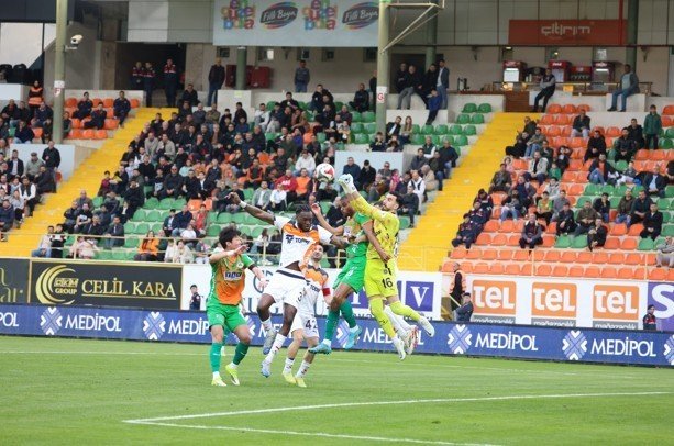 Trendyol Süper Lig: Corendon Alanyaspor: 1 - Rams Başakşehir: 2 (maç Sonucu)