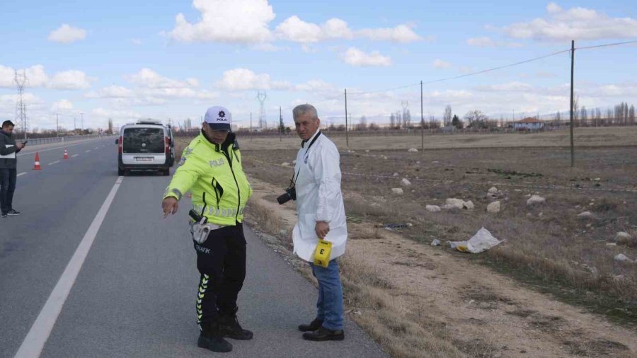 Karaman’da Gelincik Toplarken Otomobilin Çarptığı Yaşlı Kadın Hayatını Kaybetti