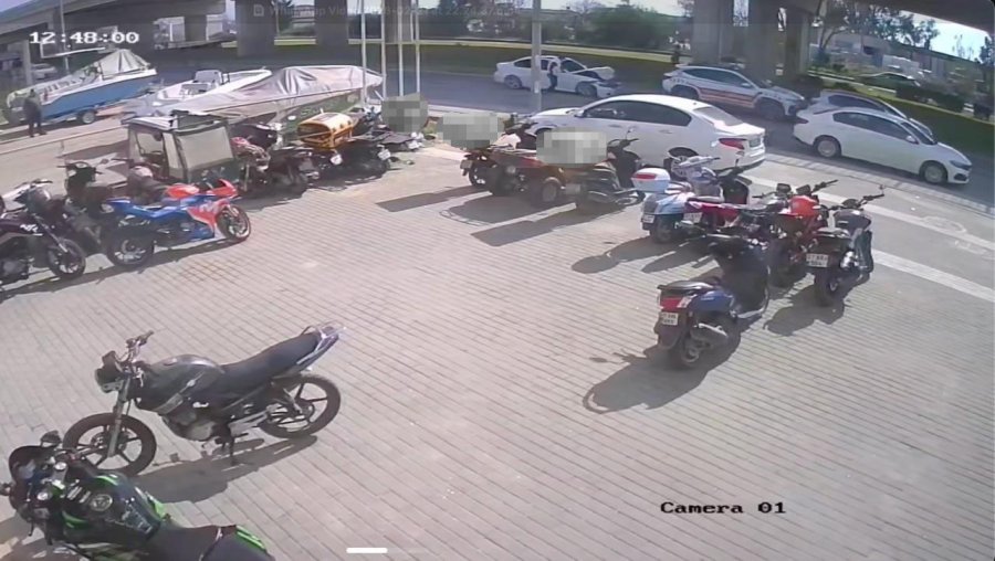 Jandarma Trafik Aracına Çarpıp Kaçtılar, Yakalanınca İkisi Birden ‘aracı Ben Kullanıyordum’ Dediler