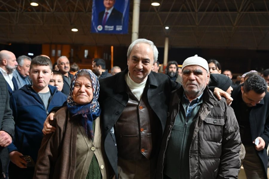 Kepez’de Ramazan Bereketi İftar Sofraları Kuruldu, Lokmalar Dağıtıldı