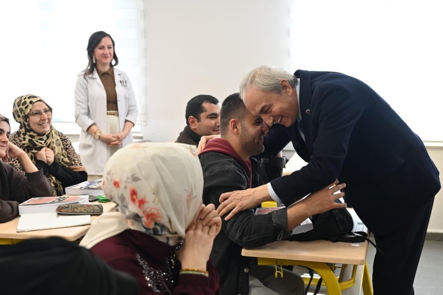 Kepez’den Engelleri Aşan Sosyal Belediyecilik Hizmeti