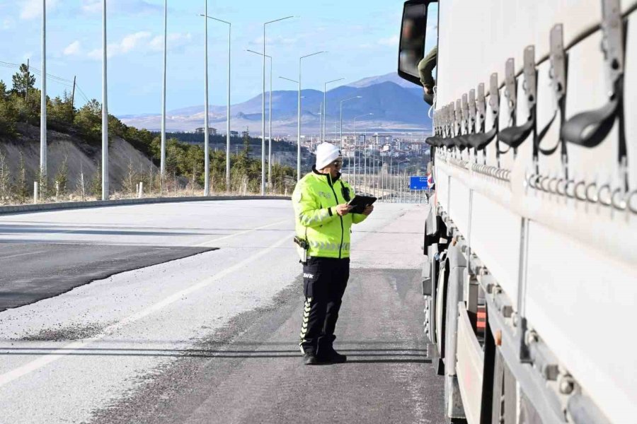 Karaman’da Silah Ve Uyuşturucu Ele Geçirildi: 5 Tutuklama