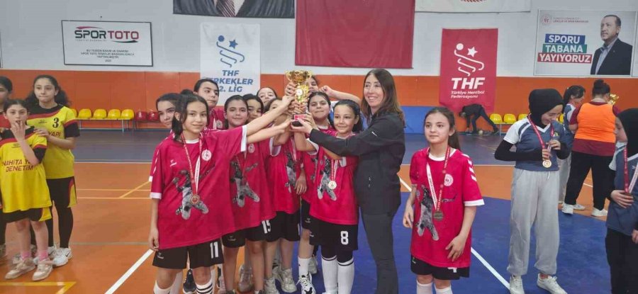 Okul Sporları Küçükler Hentbol Müsabakaları Sona Erdi