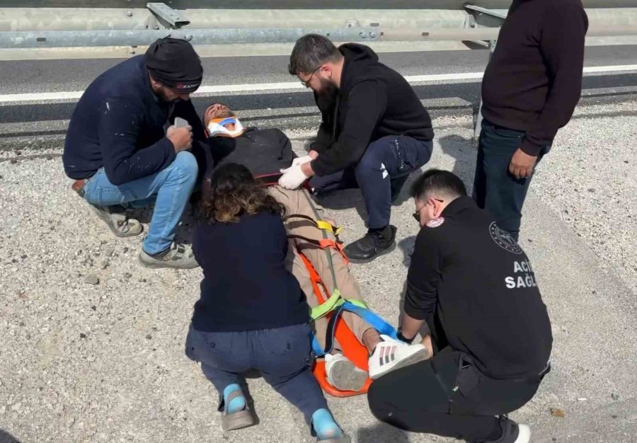 Köyüne Gitmek İçin Yola Çıktı, Kazada Yaralanıp Hastanelik Oldu