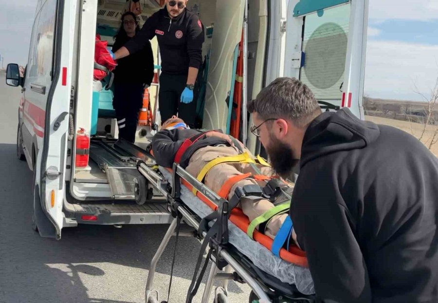 Köyüne Gitmek İçin Yola Çıktı, Kazada Yaralanıp Hastanelik Oldu