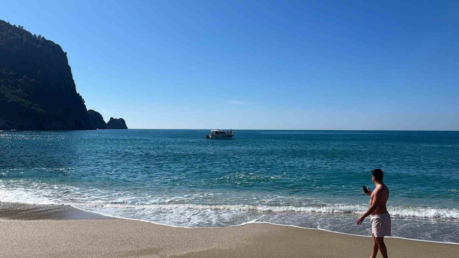 Alanya’da Şubat Ortasında Deniz Keyfi