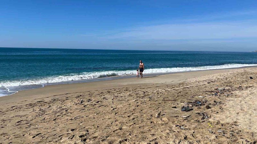 Alanya’da Şubat Ortasında Deniz Keyfi