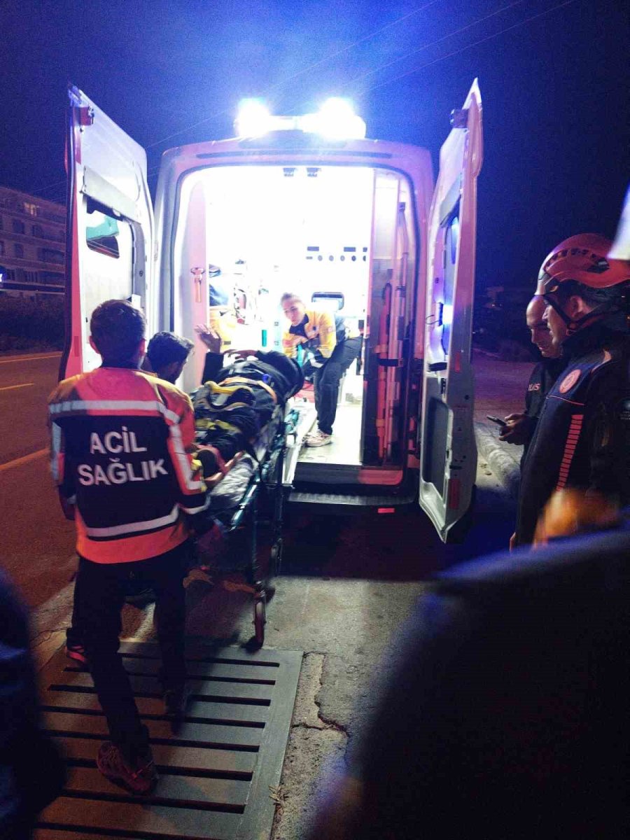 Alanya’da Kayalıklardan Düşen Şahsı, İtfaiye Ve Afad Ekibi Kurtardı