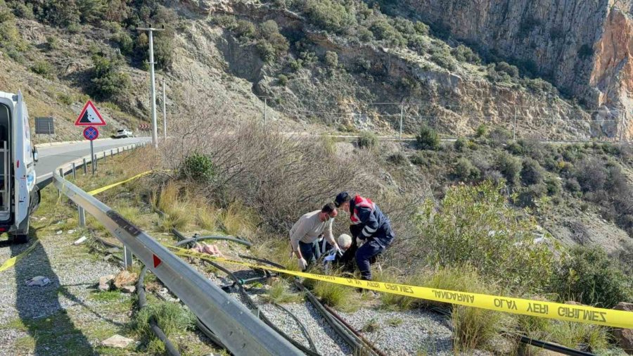 Antalya’da Karayolu Kenarında Kadın Cesedi Bulundu