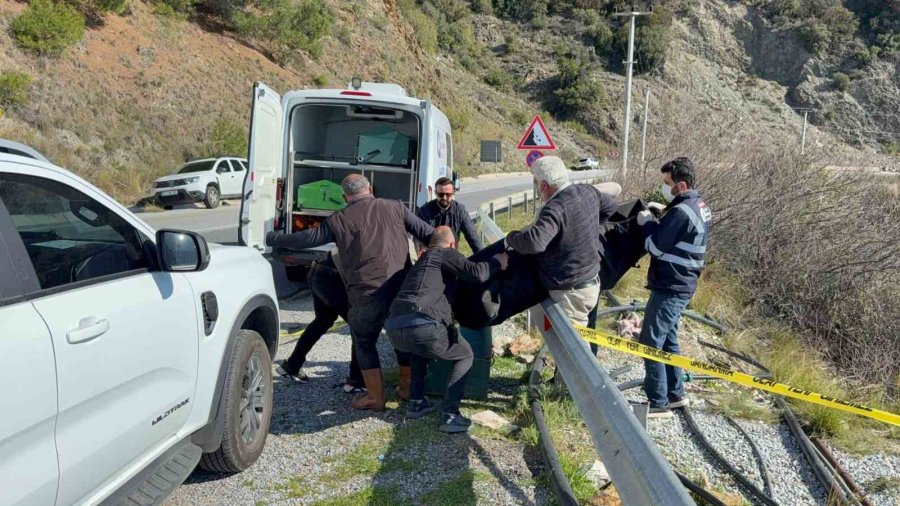 Antalya’da Karayolu Kenarında Kadın Cesedi Bulundu