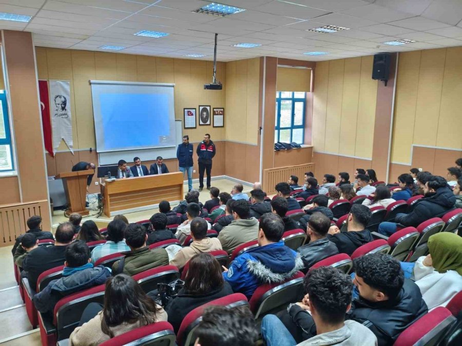 Üniversite Öğrencilerine Siber Güvenlik Ve Iban Uyarısı Yapıldı