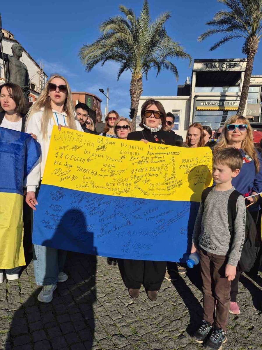 Antalya’da Ukraynalılardan 4. Yıl Çağrısı: "bu Savaşın En Büyük Acısı Ukraynalı Çocukların Geleceğidir"