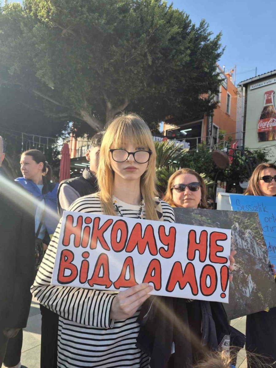 Antalya’da Ukraynalılardan 4. Yıl Çağrısı: "bu Savaşın En Büyük Acısı Ukraynalı Çocukların Geleceğidir"