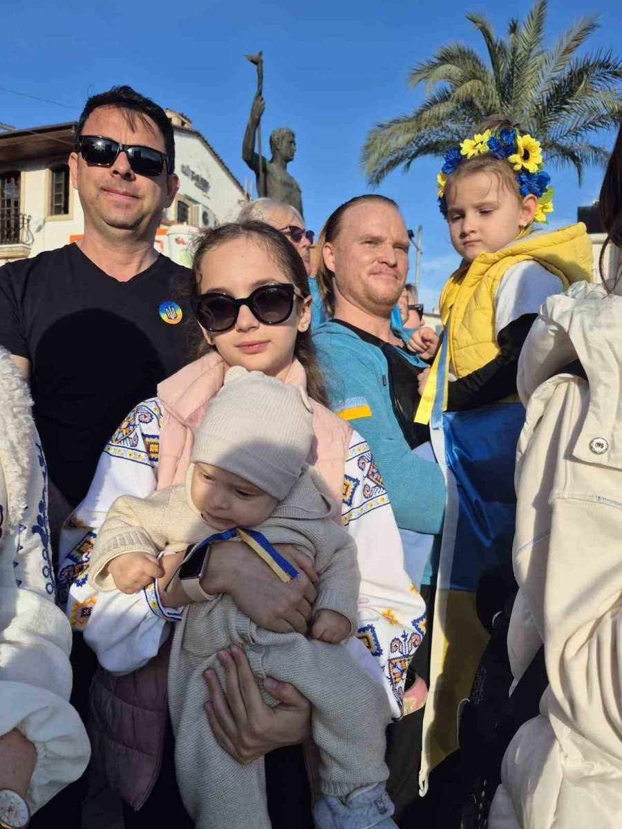 Antalya’da Ukraynalılardan 4. Yıl Çağrısı: "bu Savaşın En Büyük Acısı Ukraynalı Çocukların Geleceğidir"