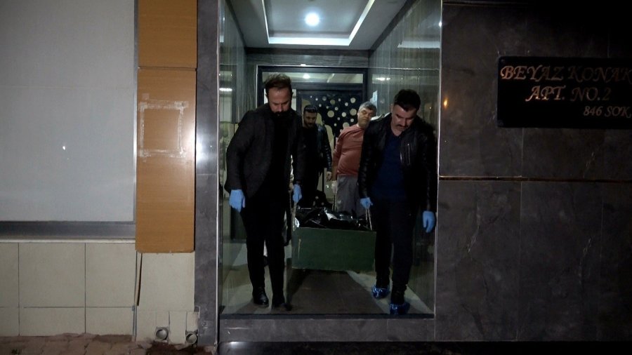 Antalya’da 20 Yerinden Bıçaklayarak Öldürdüğü Gencin Telefonunu Foseptik Çukuruna Atmış