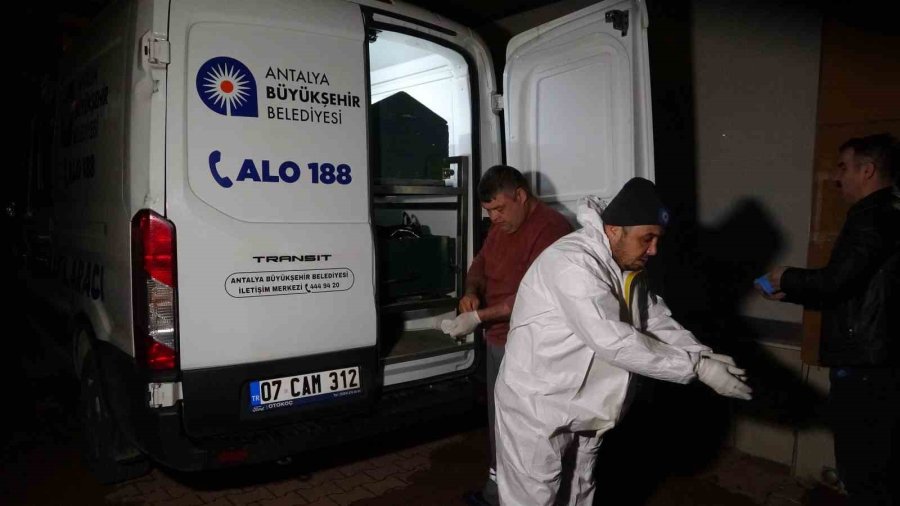 Antalya’da 20 Yerinden Bıçaklayarak Öldürdüğü Gencin Telefonunu Foseptik Çukuruna Atmış