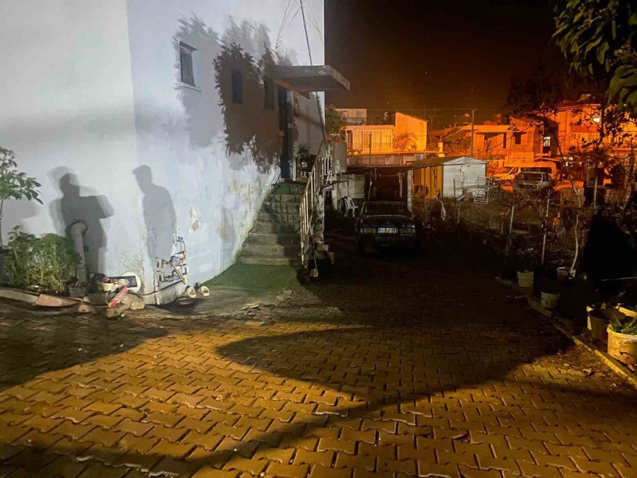 Arkadaşına Selam Vermek İçin Bastığı Kornadan Ses Çıkmayınca Çalındığını Fark Etti