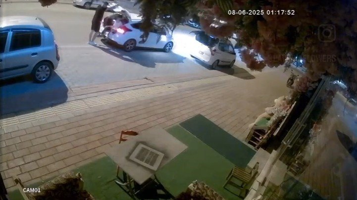 Kapıya 100 Tl Bırakıp 5 Bin Tl’lik Pelüş Ayıyı Çaldılar