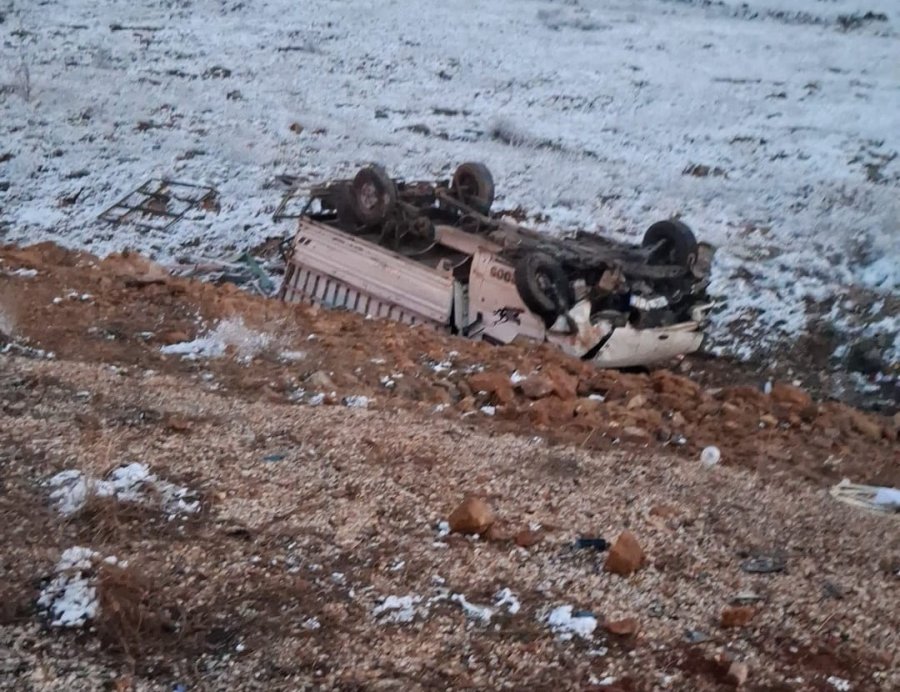 Konya’da Kamyonet Şarampole Devrildi: 4 Yaralı