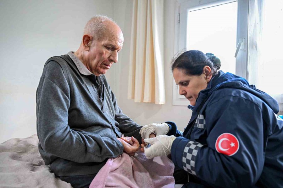 Mersin’de Evde Sağlık Hizmetiyle Hayatlar Kolaylaşıyor